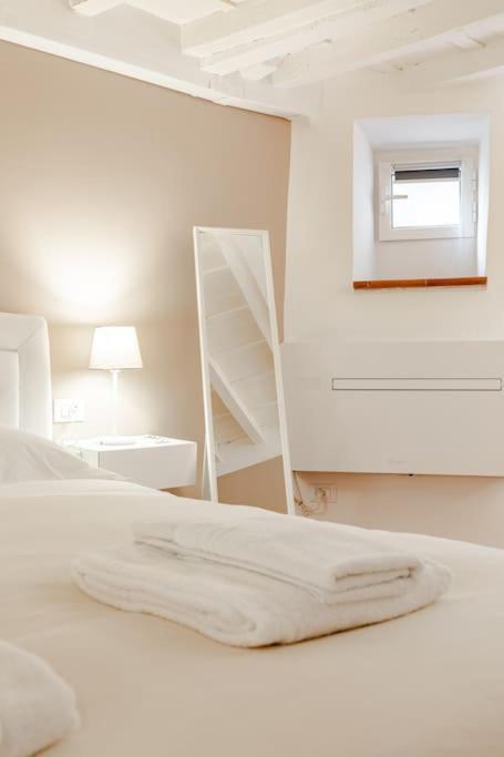 Amazing Apartment In Piazza Santa Croce Firenze Bagian luar foto